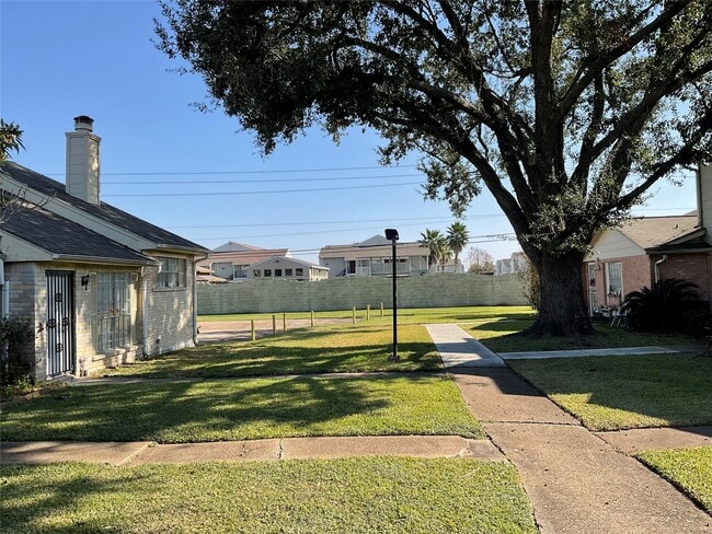 6649 Westwick Dr in Houston, TX - Building Photo - Building Photo