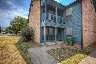 803 Treadwell Ct in Hurst, TX - Building Photo - Building Photo