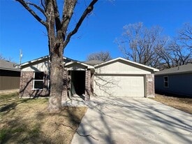 104 Holiday Dr in Gun Barrel City, TX - Building Photo