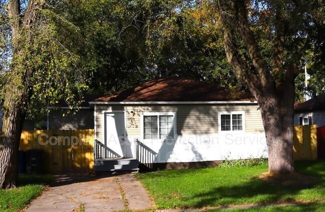 property at 3424 Iowa St