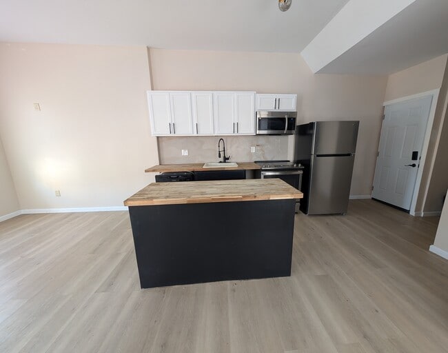 2352 N 29th St, Unit 3