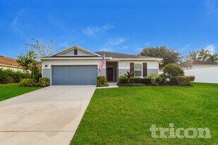 1725 Garden View St in Mascotte, FL - Building Photo