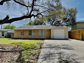 3808 Washington St, Unit 2 Bedroom + Den - The Warden 0342 in Pasadena, TX - Building Photo