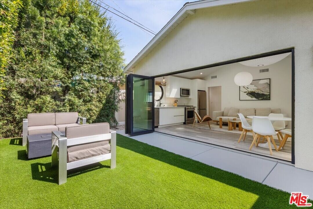 12745 Bloomfield St in Los Angeles, CA - Building Photo