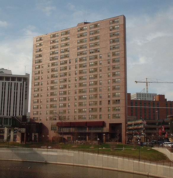 Fontaine Towers in Rochester, MN - Foto de edificio