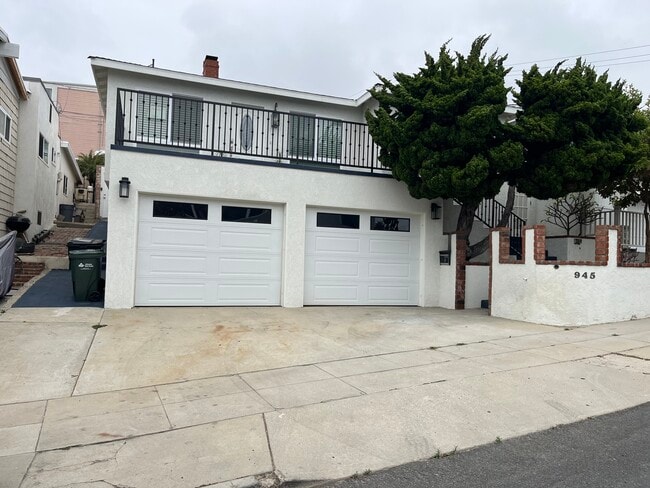 property at 945 Montgomery Dr
