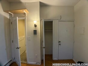 49 S Huntington Ave in Boston, MA - Foto de edificio - Building Photo