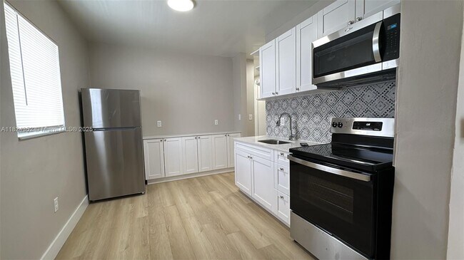 2960 W Flagler St in Miami, FL - Building Photo - Building Photo
