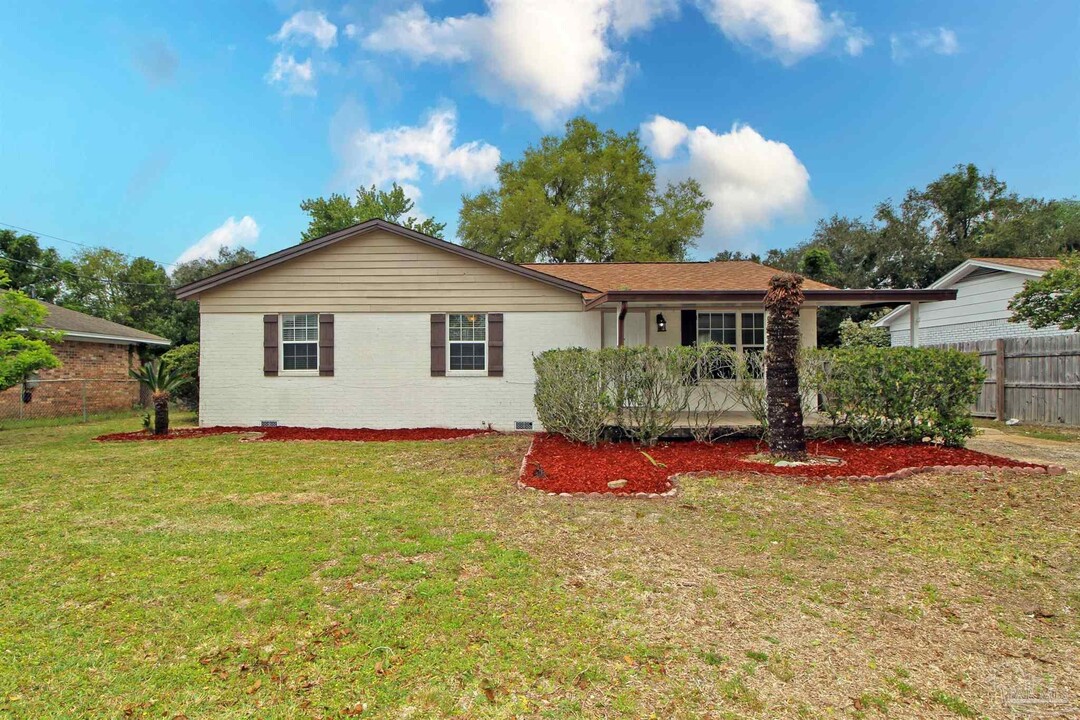 3214 Clemson Rd in Gulf Breeze, FL - Building Photo