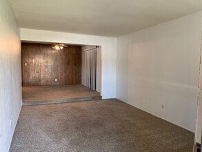 3106 W Swain Rd in Stockton, CA - Building Photo - Building Photo