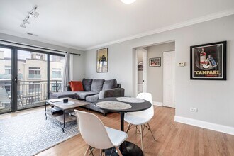 4144 N Sheridan Rd, Unit 403 in Chicago, IL - Foto de edificio - Building Photo