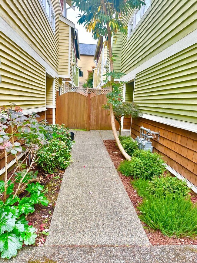813B NW 97th St in Seattle, WA - Building Photo - Building Photo