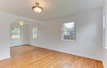 7725 Fayver Ave in Norfolk, VA - Building Photo - Building Photo