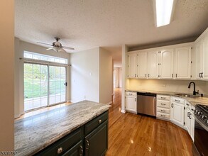 65 Wildflower Ln in Morristown, NJ - Building Photo - Building Photo