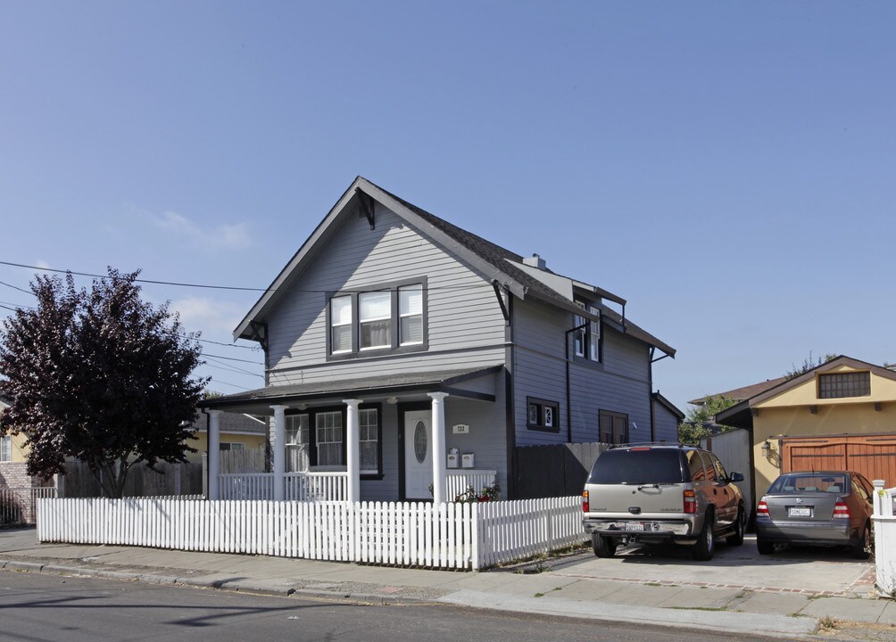 722 Clinton St in Redwood City, CA - Foto de edificio