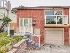 316 Cherokee Blvd in Toronto, ON - Building Photo