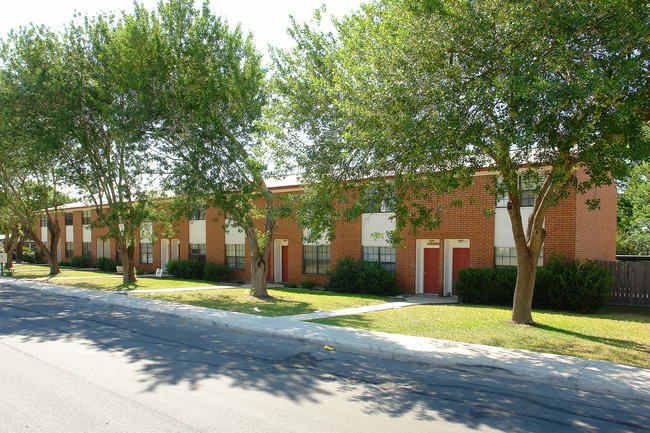 Carolina Apartments in Universal City, TX - Building Photo - Building Photo