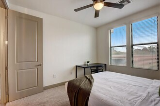 555 N College Ave in Tempe, AZ - Building Photo - Building Photo