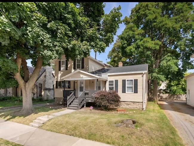 property at 660 Franklin St