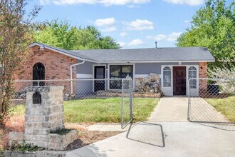 5762 Broken Lance St in San Antonio, TX - Building Photo - Building Photo