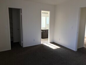 6404 Rose Tree Ln in Las Vegas, NV - Building Photo - Building Photo