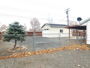 1008 Wright Ave in Richland, WA - Building Photo - Building Photo