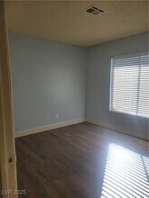 925 Willow Tree Dr in Las Vegas, NV - Building Photo - Building Photo