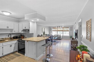 2420 SE 17th St, Unit 301 in Fort Lauderdale, FL - Building Photo - Building Photo