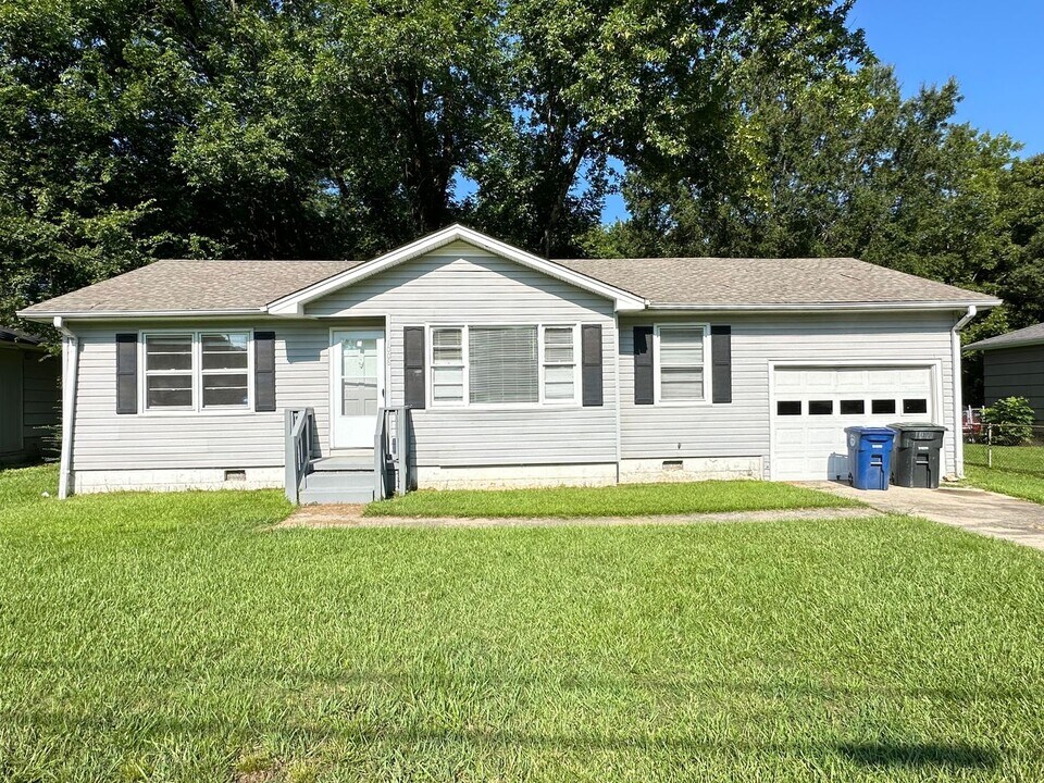 1008 Shelton St in Birmingham, AL - Building Photo