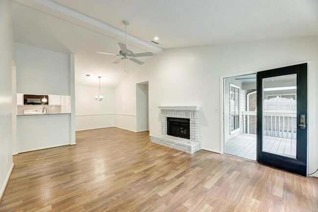 529 Warm Springs Cir in Roswell, GA - Building Photo - Building Photo