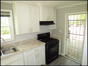 901 S Harrison St in Little Rock, AR - Foto de edificio - Building Photo