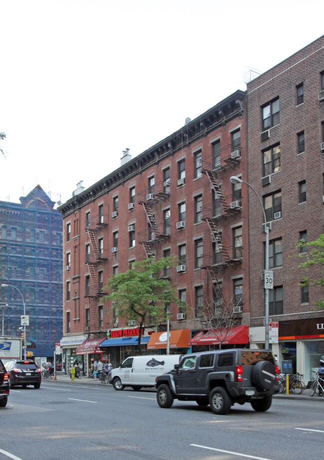 401 W 57th St in New York, NY - Building Photo - Building Photo