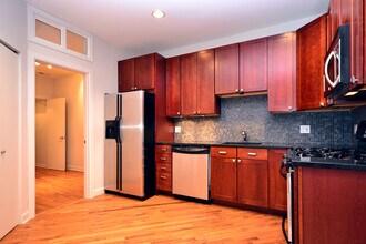 1119 W Grand Ave in Chicago, IL - Building Photo - Building Photo