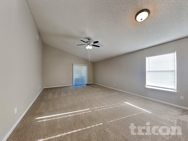 4231 Hanging Moss Dr in Orange Park, FL - Foto de edificio - Building Photo