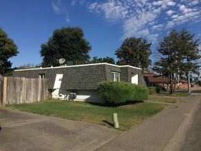 8084 Center Pkwy in Sacramento, CA - Building Photo - Building Photo