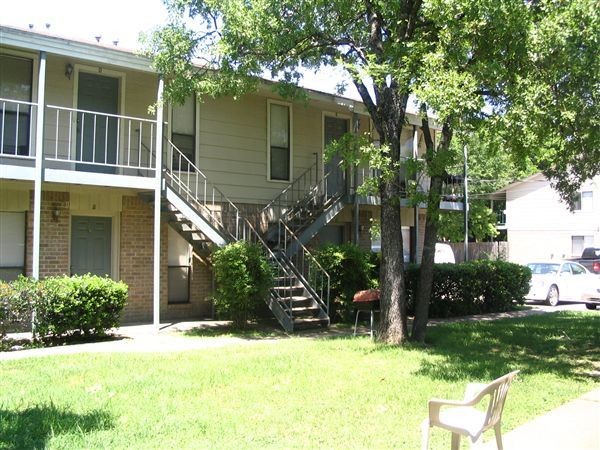 2405 Pedernales Dr photo'