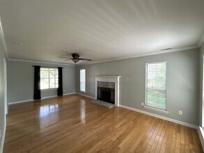 12311 Longmont Dr in Charlotte, NC - Building Photo - Building Photo