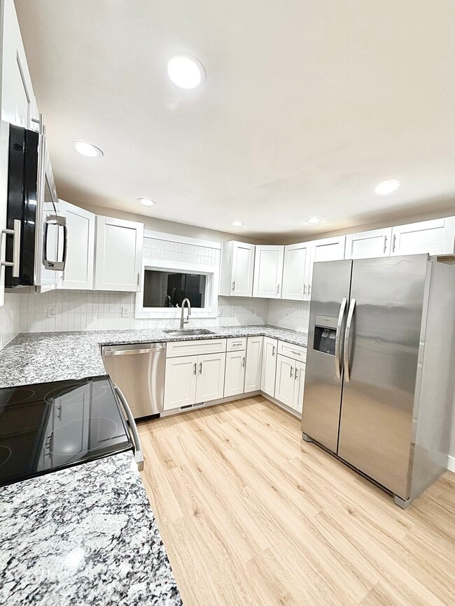 4 Stratton Ln, Unit A