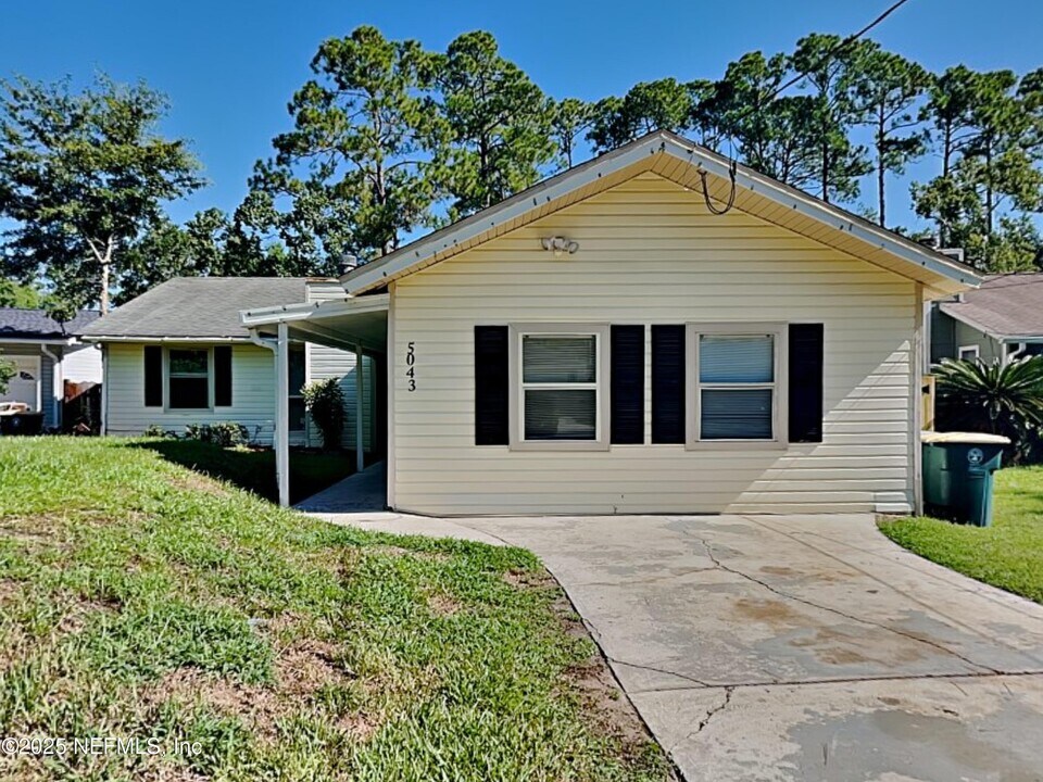 5043 Tan St in Jacksonville, FL - Building Photo