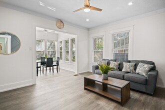 2009 W Dekle Ave-Unit -Unit 2 in Tampa, FL - Building Photo - Building Photo