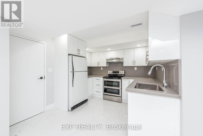 1575 Seguin Square in Pickering, ON - Building Photo - Building Photo