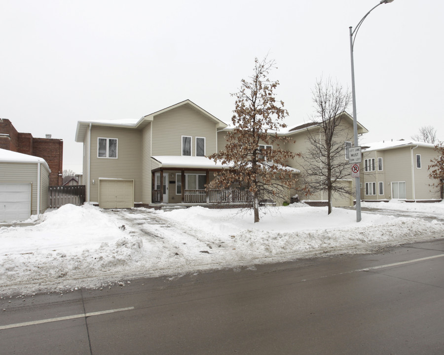 Fullwood Square Apartments and Townhomes in Omaha, NE - Building Photo