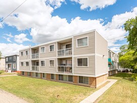 Villa Apartments in Edmonton, AB - Building Photo