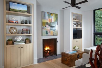 17 Bluff Point Rd in Sag Harbor, NY - Building Photo - Building Photo