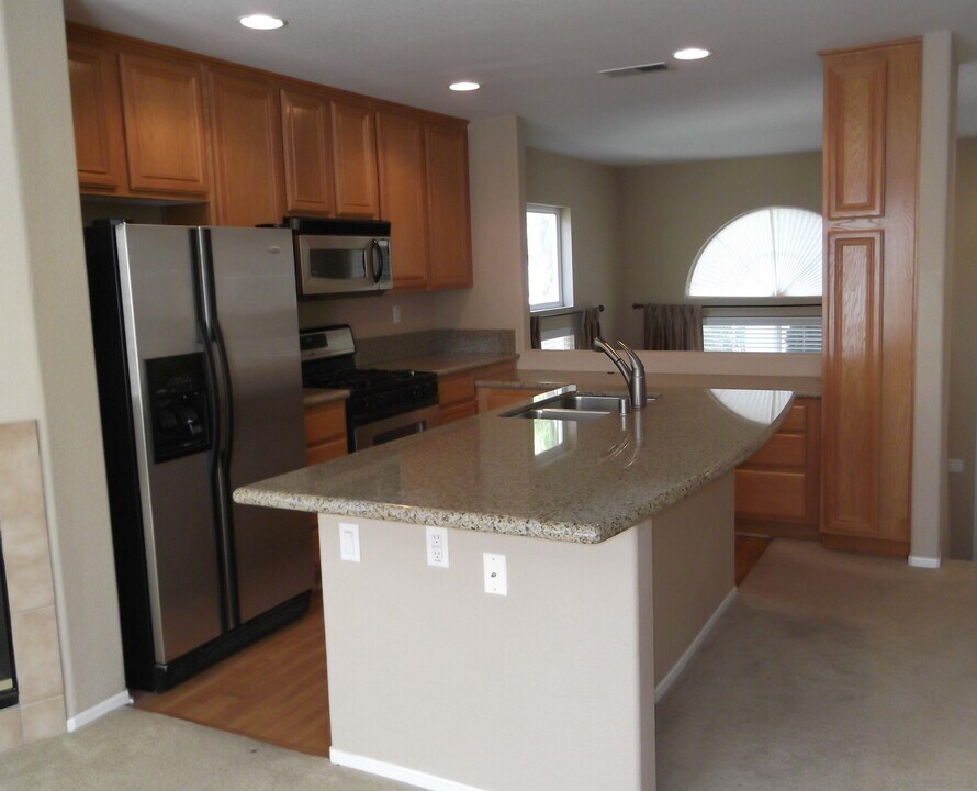 3752 Mykonos Ln in San Diego, CA - Building Photo