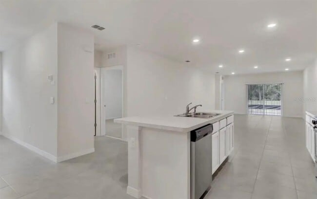 20041 Royal Tern Ct in Leesburg, FL - Building Photo - Building Photo