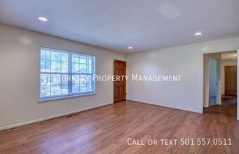 9717 Overby Ct in Little Rock, AR - Foto de edificio - Building Photo