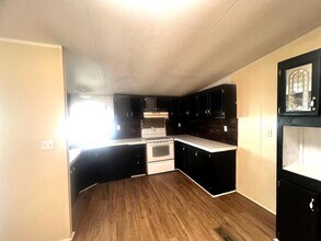 69 D St in Converse, TX - Building Photo - Building Photo