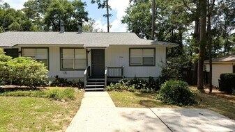 1924 Shelby Ct in Tallahassee, FL - Building Photo