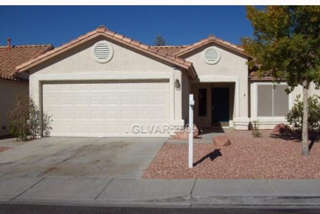 1046 Juniper Ridge Ave in Henderson, NV - Foto de edificio